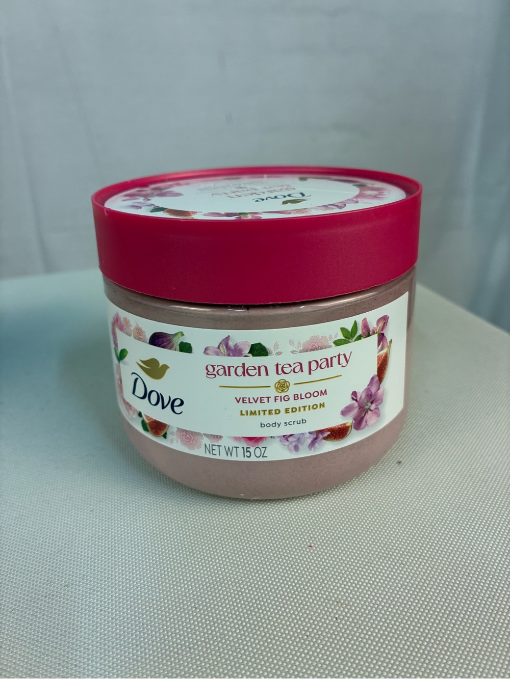 NIP Dove Limited Edition Velvet Fig Bloom Body Scrub 15 Oz
